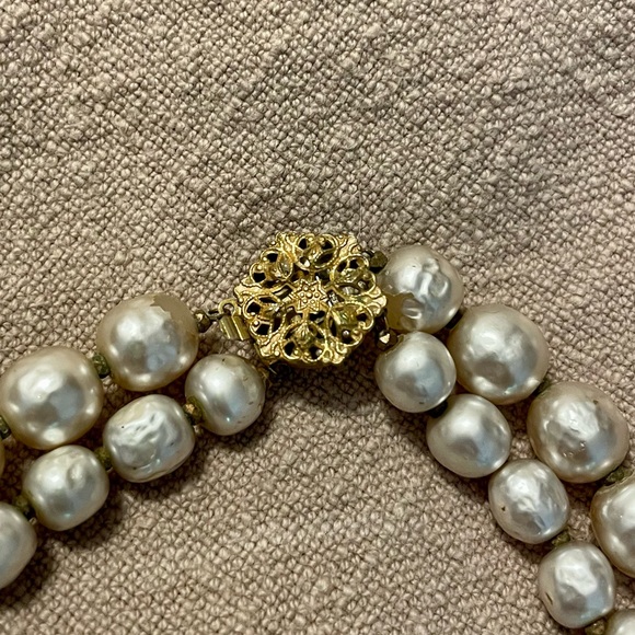 Miriam Haskell Baroque Glass Pearl Necklace - Picture 2 of 6